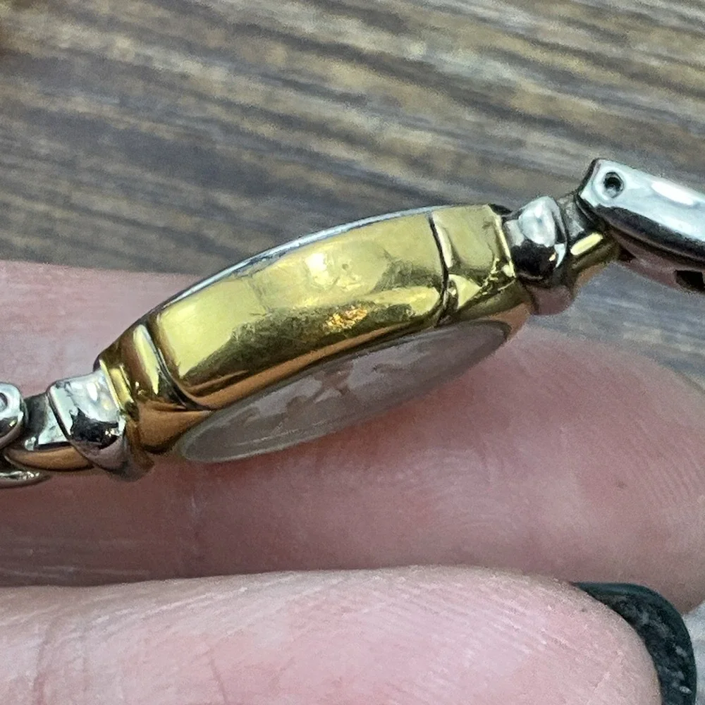 Beautiful Bulova Classic Quartz Ladies Watch Stainless  Two-Tone New Battery - Picture 7 of 8